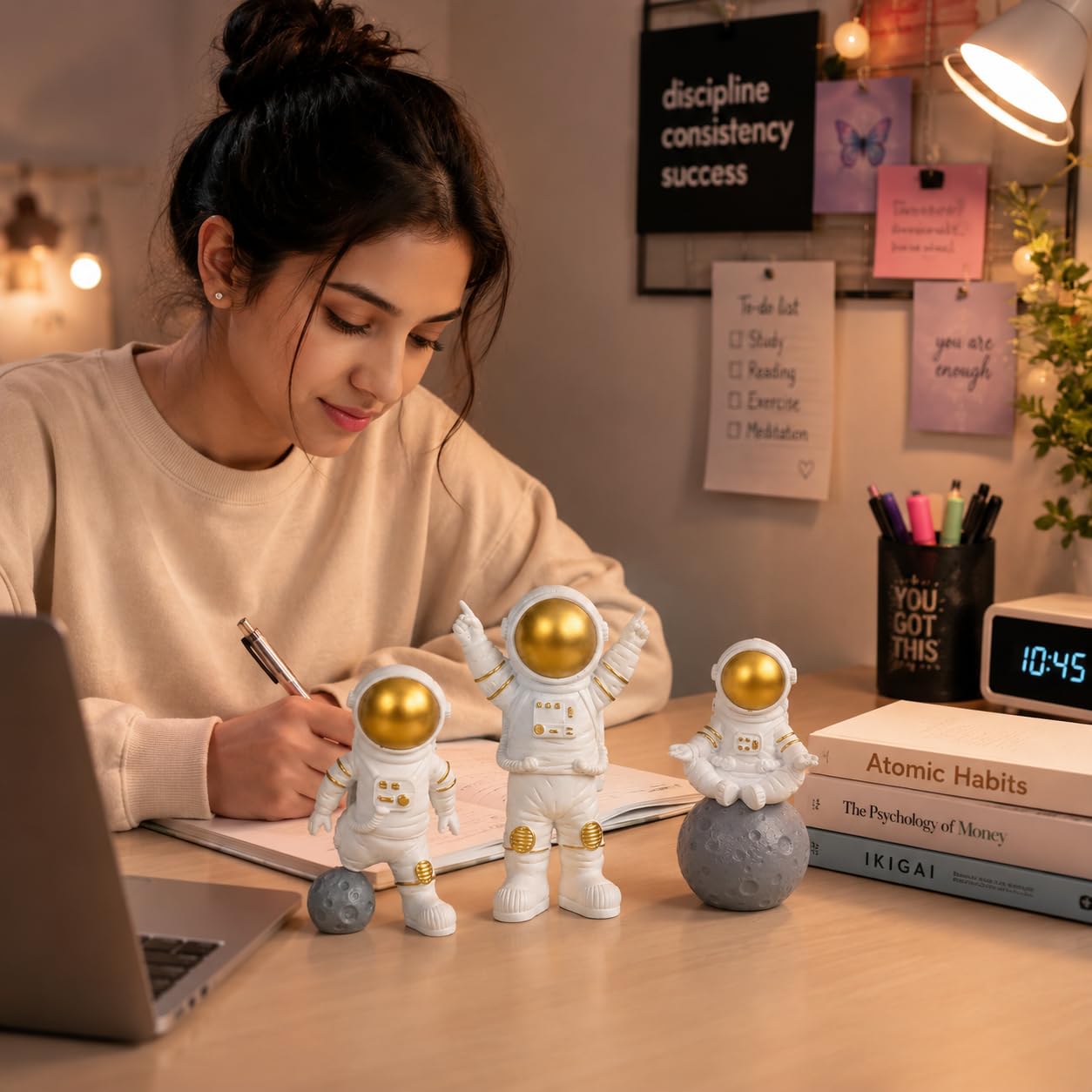 Resin Astronaut Spaceman Statue Ornament Home Office Desktop Figurine Decors Set of 3 - Golden (Golden)